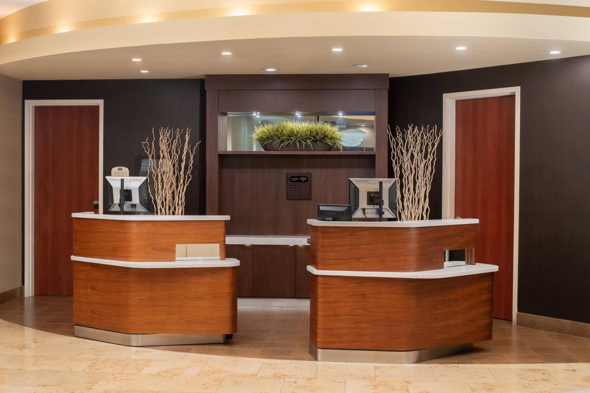 Отель Courtyard By Marriott Sacramento Cal Expo Экстерьер фото